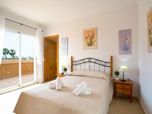 8 bedrooms, iron/ironing board, WiFi