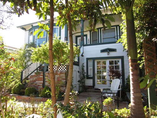 Garden Apartment in old fashioned neighborhood nearby the city park