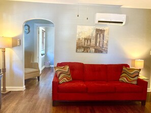 Smart TV, books - Parker's Speakeasy (St. Petersburg)