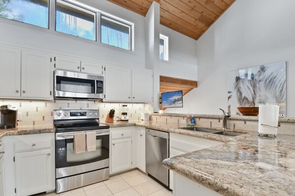 冰箱、微波炉、烤箱、炉灶