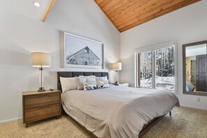 3 bedrooms, desk, iron/ironing board, free WiFi