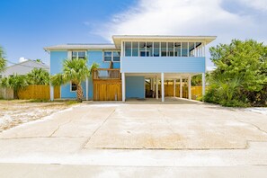 Exterior - Beach Home - Game Room - Private Pool - 5 min walk to beaches - Pet friendly (Pensacola Beach)
