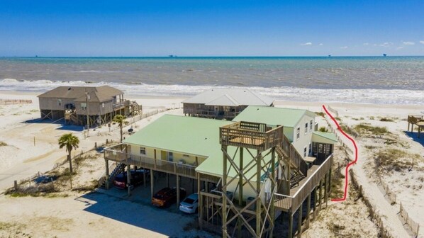 Beach nearby, sun-loungers, beach towels