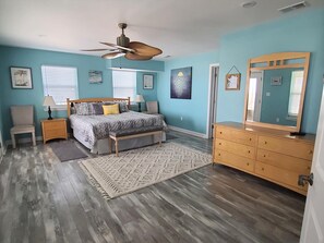 5 bedrooms, desk, free WiFi, bed sheets