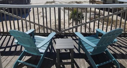 Screened in Porch 5 BR/4.5 Bath - sleeps 14-18 w/Beach Gear, Kayak, Cargo Lift