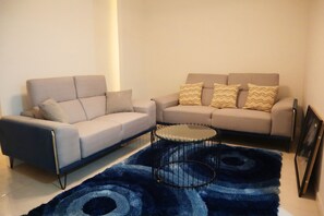 TV - Apartment booking (Accra)