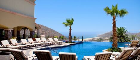 Piscine à débordement, piscine chauffée