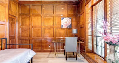 Private Pool and Spa, Spacious and Elegant, and Centrally Located Huge Estate