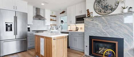 Microwave, oven, dishwasher, coffee/tea maker