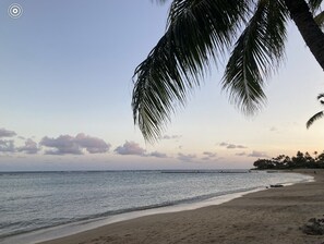 Sulla spiaggia, lettini da mare