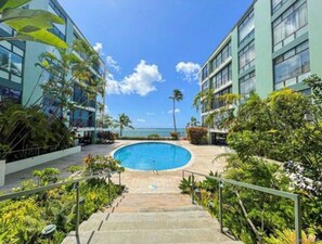 Outdoor pool - Condo on the Beach (Kahala) 1 bedroom "March & April" ***Special Rates*** (Honolulu)