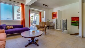 TV, fireplace, books - Istron Collection Villas (Lasithi)