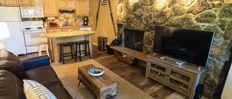 Smart TV, fireplace