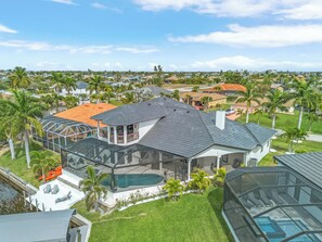 Exterior - Luxury Villa, Amazing Sunsets, Heated Pool & Spa, Game Room, Kayaks -Villa Coral Breeze- Roelens (Cape Coral)