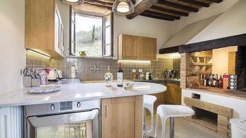 Réfrigérateur, four, plaque de cuisson, lave-vaisselle