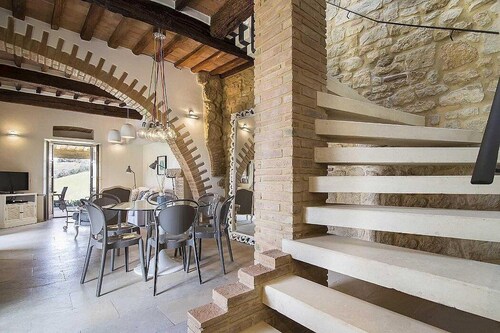 Villa Coratina: A characteristic and welcoming two-story villa situated in a quiet location, a few minutes from the town center, with Free WI-FI.