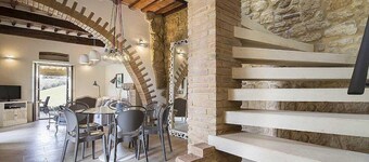 Villa Coratina: A characteristic and welcoming two-story villa situated in a quiet location, a few minutes from the town center, with Free WI-FI.