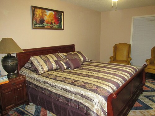 Cayce Charm Minutes to Downtown Columbia