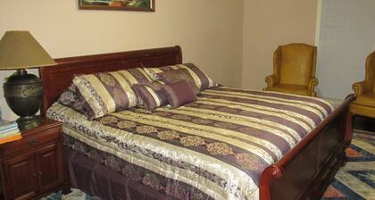 Cayce Charm Minutes to Downtown Columbia