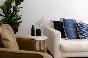 Smart TV, video games, DVD player, books - New Whole Home, Beach, Views, Pinball+Arcade (Kiama)