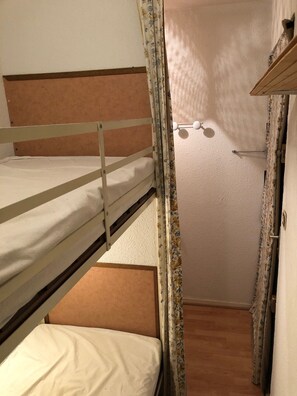 2 bedrooms