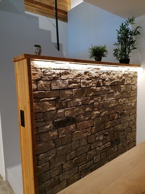 Unclassified image, 5 of 31, button