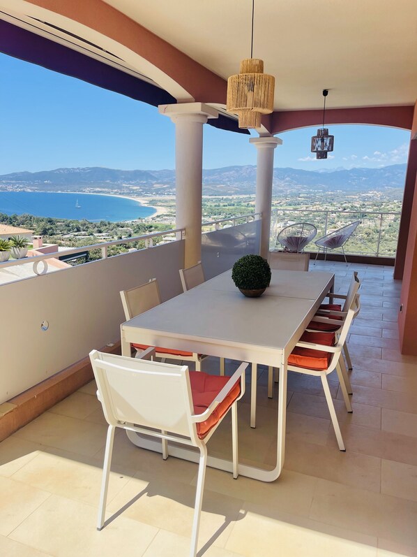 Outdoor dining - 3 bedroom Villa in Porticcio with Sea view (PORTICCIO)