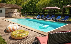 Piscine intérieure, piscine extérieure