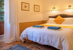 3 quartos, ferros/tábuas de passar roupa, berço de viagem