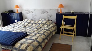 3 chambres, fer et planche à repasser, Wi-Fi gratuit, draps fournis
