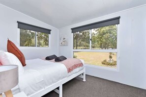 3 bedrooms, iron/ironing board, WiFi, bed sheets