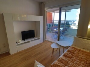 1 bedroom - Air-conditioned 2-room apartment with loggia and beach view in Sète - 4 guests (Sète)