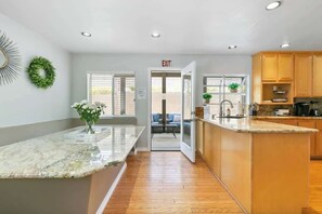 冰箱、微波炉、烤箱、炉灶