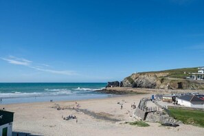 On the beach - Beach House with Stunning Sea Views (Portreath)