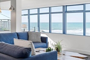TV, books, offices - Beach House with Stunning Sea Views (Portreath)
