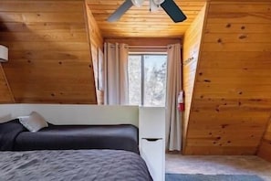 3 slaapkamers, een strijkplank/strijkijzer, wifi, beddengoed