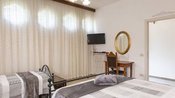 4 chambres, bureau, lit parapluie, Wi-Fi gratuit