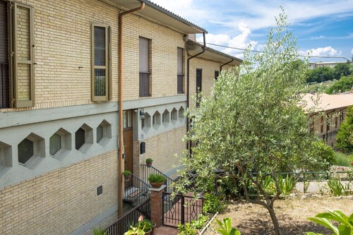 Small villa near the historic center with free parking