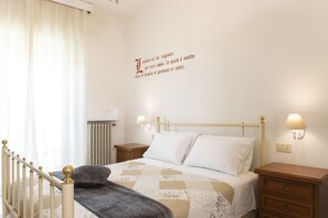 4 bedrooms, desk, travel cot, free WiFi