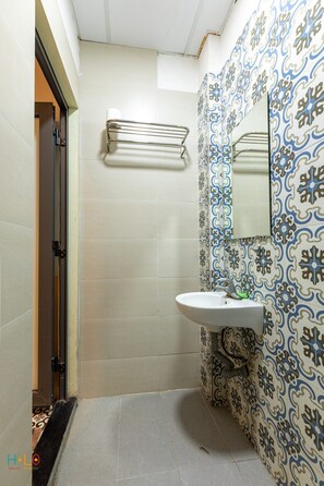 Standard Double Room | Bathroom | Shower, hair dryer, slippers, towels