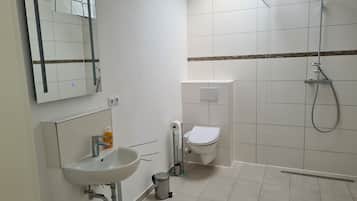 Suihku, hiustenkuivaaja, bidee, pyyhkeet