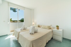4 bedrooms, desk, iron/ironing board, travel cot
