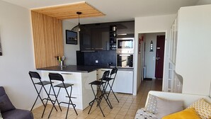 Unclassified image, 4 of 16, button - Modern ground floor studio with garage and terrace (Saint-Georges-de-Didonne)