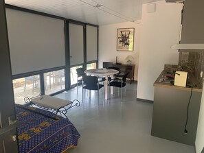 Dining - Studio Tout Equipé Dans Résidence Particulière en Plein Centre de Draguignan (DRAGUIGNAN)