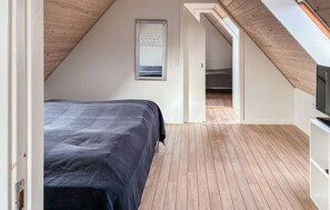 3 bedrooms, travel crib, free WiFi - Nice home in ærøskøbing with kitchen (Ærøskøbing)