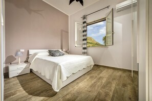 4 bedrooms, free WiFi, bed sheets