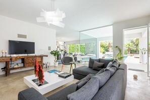 TV, fireplace - Villa Marianna - Terrasini (Terrasini)