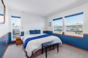 3 bedrooms, desk, free WiFi, bed sheets