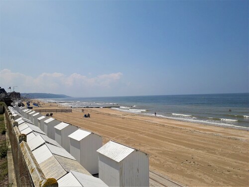 Cosy new apartment 300m from the sea