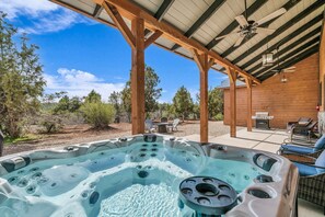 Tina de hidromasaje al aire libre